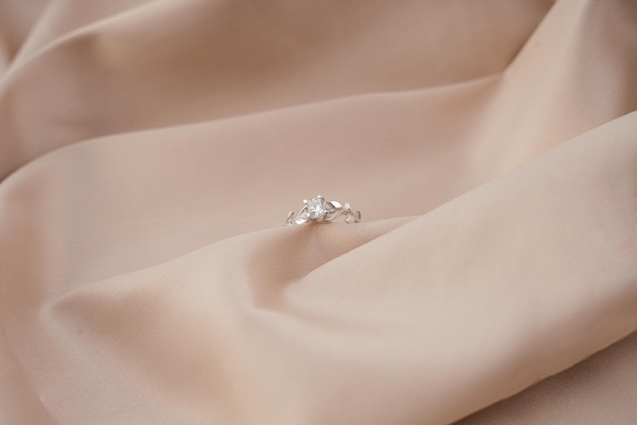 Flori ring, close-up view 2
