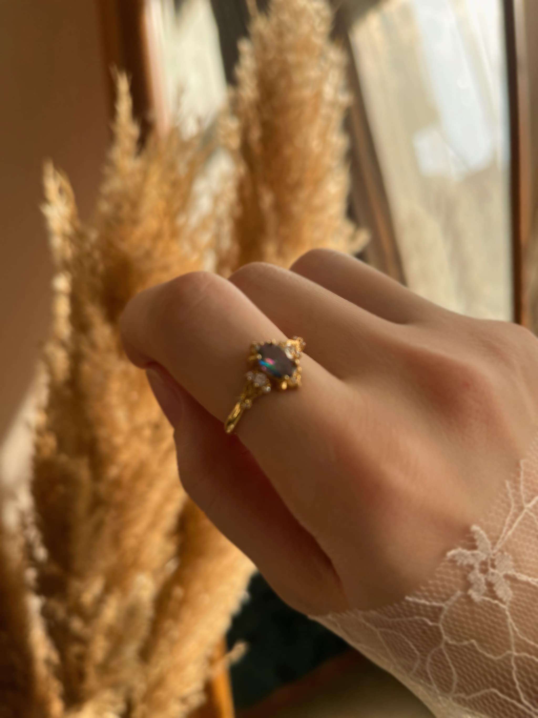 Mystic Radiance ring, detailed view 4